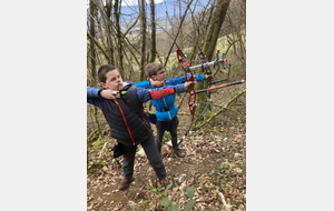 Journée du 19/03/2023 - Les 2  plus jeunes archers, Romain et Axel, très motivés. La relève arrive.
